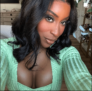 Fluffy spider lashes - 2023 fall makeup trends - Jackie Aina